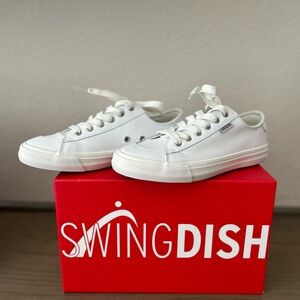 Woman’s White Golf Sneakers